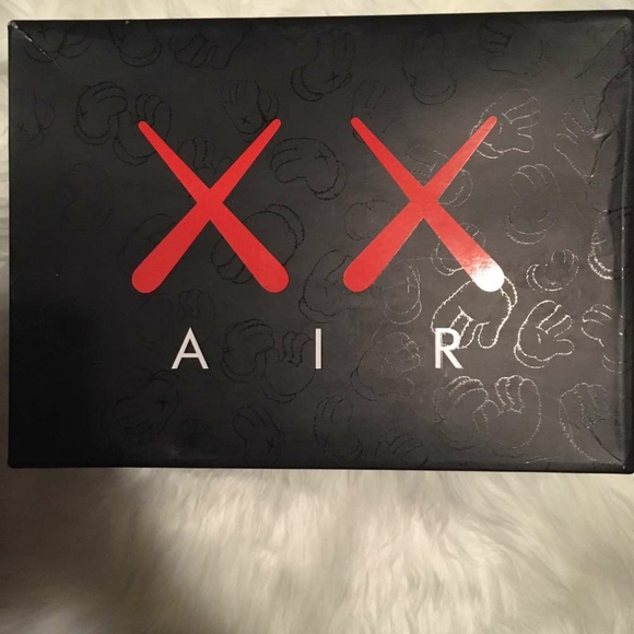 Jordan Retro 4 Kaws